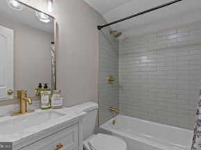 14 Iris Road, Levittown PA 19057