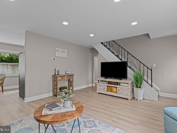 14 Iris Road, Levittown PA 19057