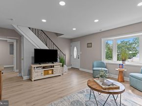 14 Iris Road, Levittown PA 19057