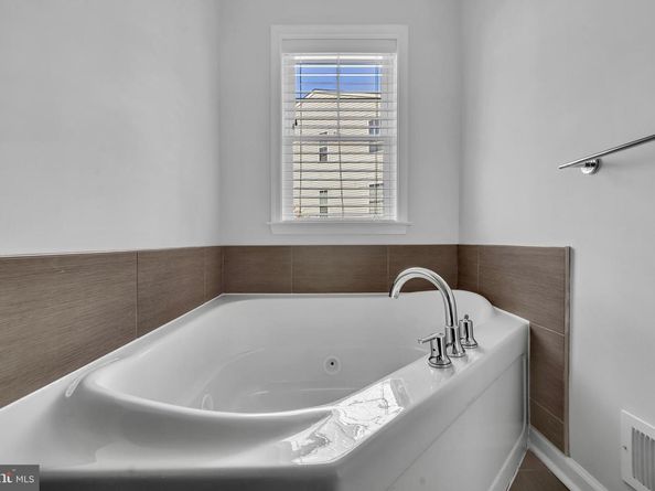 437 Woodcrest Drive SE, Washington DC 20032