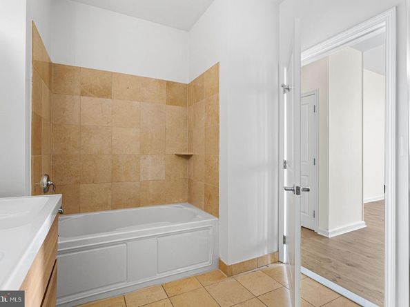 901 N Penn Street R2203, Philadelphia PA 19123