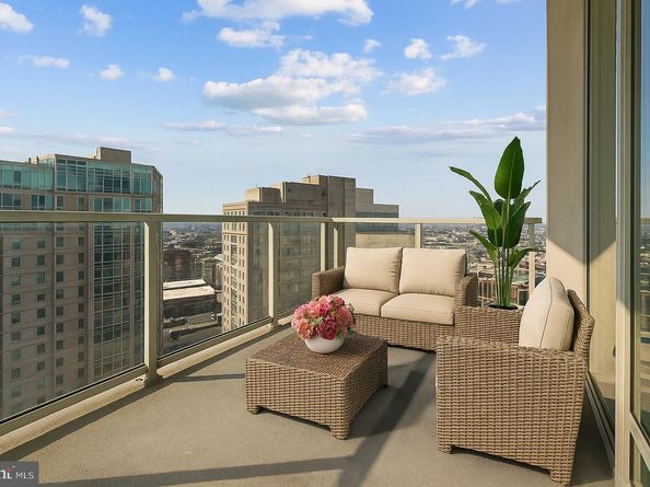 901 N Penn Street R2203, Philadelphia PA 19123
