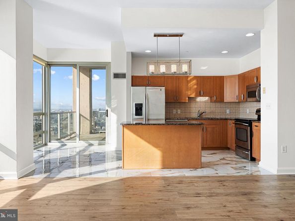 901 N Penn Street R2203, Philadelphia PA 19123