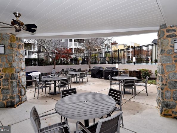 4127 S Four Mile Run Drive Drive 304, Arlington VA 22204