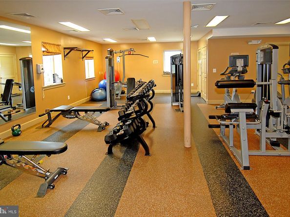 4127 S Four Mile Run Drive Drive 304, Arlington VA 22204