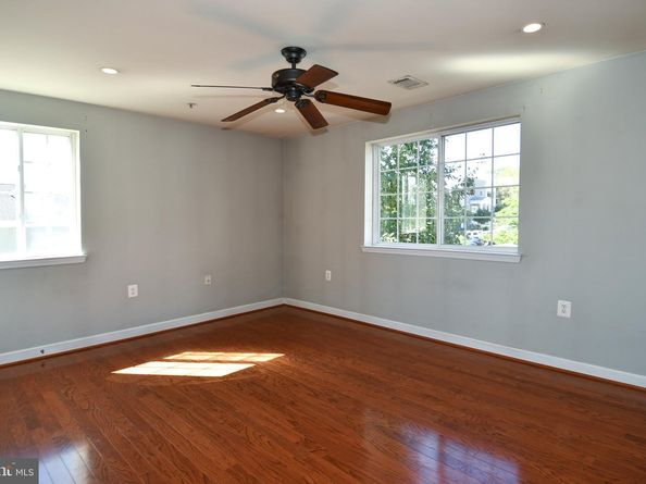 4127 S Four Mile Run Drive Drive 304, Arlington VA 22204