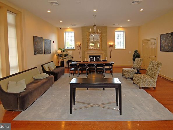 4127 S Four Mile Run Drive Drive 304, Arlington VA 22204