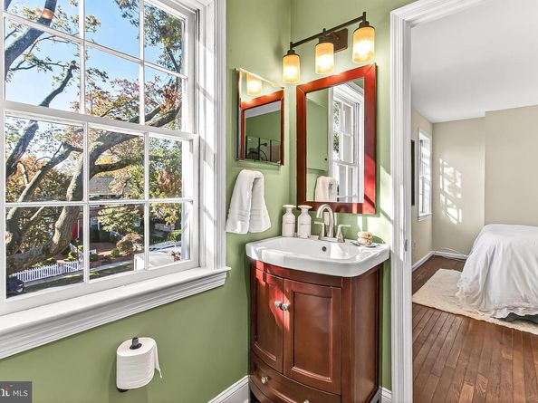 805 Green Street, Alexandria VA 22314