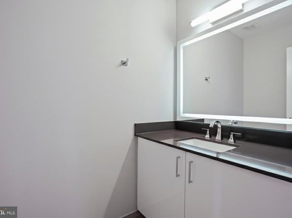88 V Street SW PH1, Washington DC 20024
