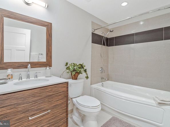1610 N Queen Street 211, Arlington VA 22209