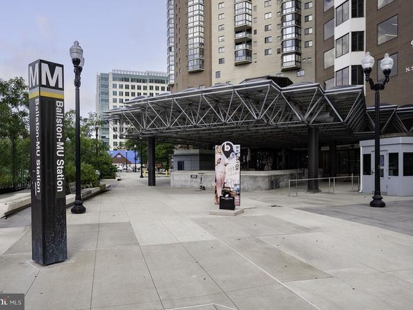 2460 N Utah Street, Arlington VA 22207