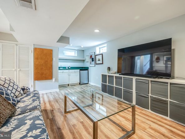 2460 N Utah Street, Arlington VA 22207
