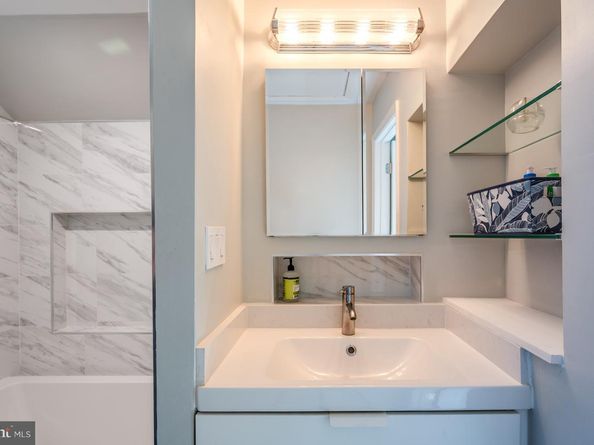 2460 N Utah Street, Arlington VA 22207