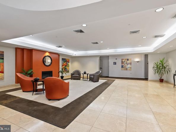 801 S Greenbrier Street 304, Arlington VA 22204