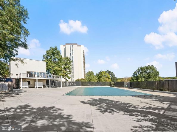 5300 Holmes Run Parkway 402, Alexandria VA 22304