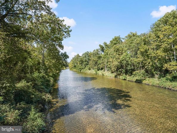 5300 Holmes Run Parkway 402, Alexandria VA 22304