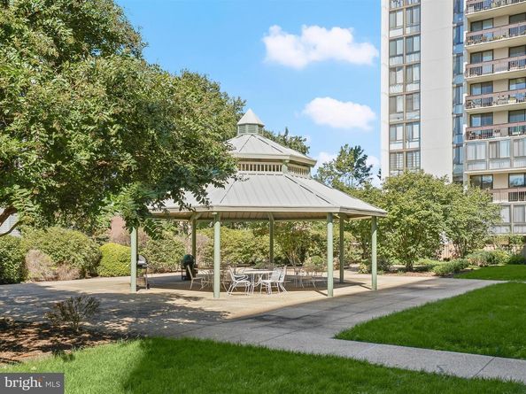 5300 Holmes Run Parkway 402, Alexandria VA 22304