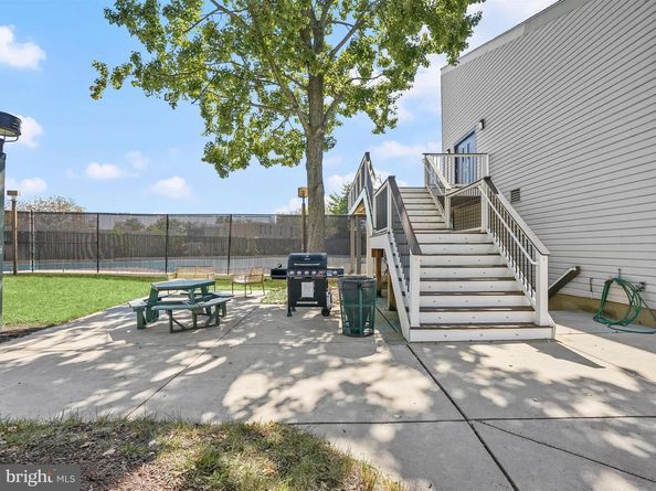 5300 Holmes Run Parkway 402, Alexandria VA 22304