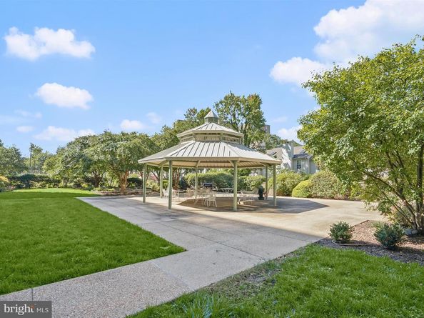 5300 Holmes Run Parkway 402, Alexandria VA 22304