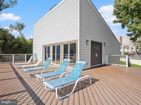 5300 Holmes Run Parkway 402, Alexandria VA 22304