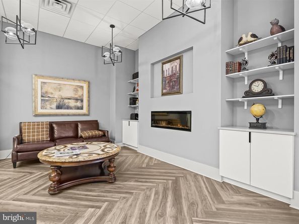 5300 Holmes Run Parkway 402, Alexandria VA 22304