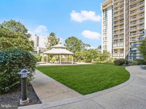 5300 Holmes Run Parkway 402, Alexandria VA 22304