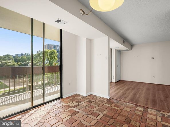 5300 Holmes Run Parkway 402, Alexandria VA 22304