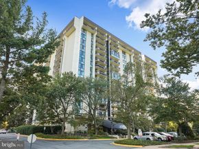 5300 Holmes Run Parkway 402, Alexandria VA 22304