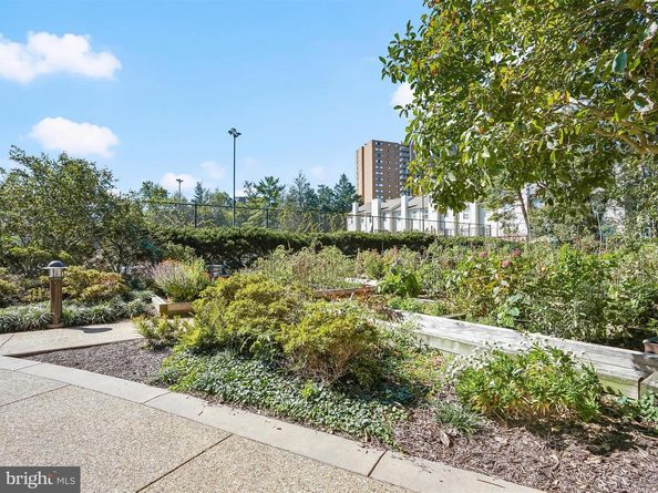 5300 Holmes Run Parkway 402, Alexandria VA 22304