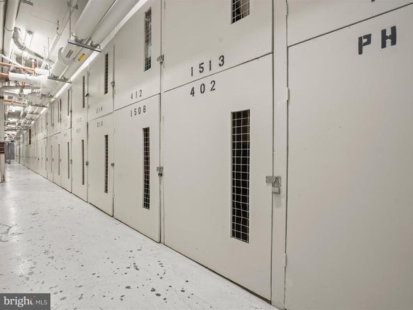 5300 Holmes Run Parkway 402, Alexandria VA 22304