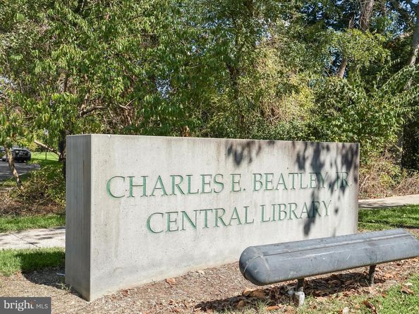 5300 Holmes Run Parkway 402, Alexandria VA 22304