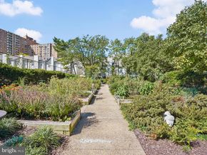 5300 Holmes Run Parkway 402, Alexandria VA 22304