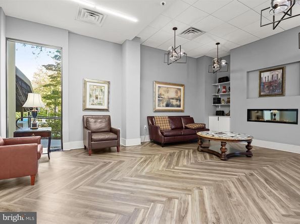 5300 Holmes Run Parkway 402, Alexandria VA 22304