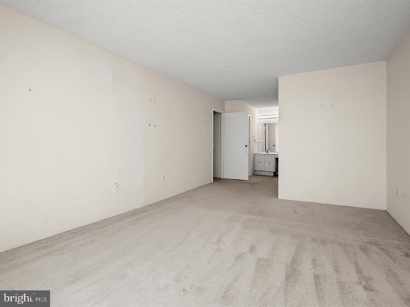 5300 Holmes Run Parkway 402, Alexandria VA 22304