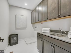 903 Hillcrest Drive SW, Vienna VA 22180