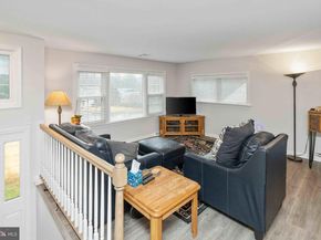 472 Woodward Drive, Huntingdon Valley PA 19006