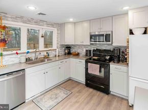 472 Woodward Drive, Huntingdon Valley PA 19006