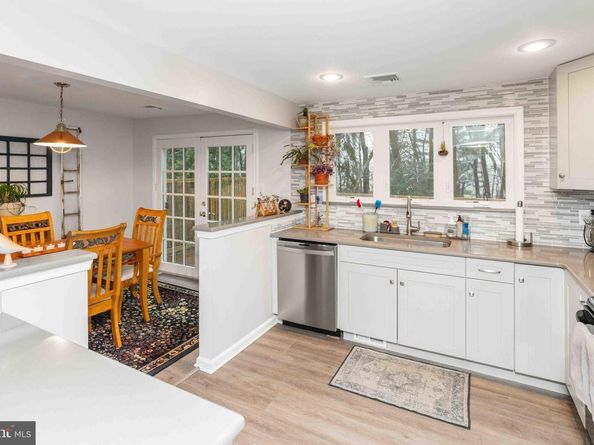 472 Woodward Drive, Huntingdon Valley PA 19006