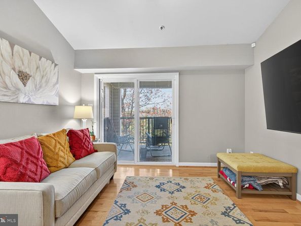 3307 Wyndham Circle 4165, Alexandria VA 22302