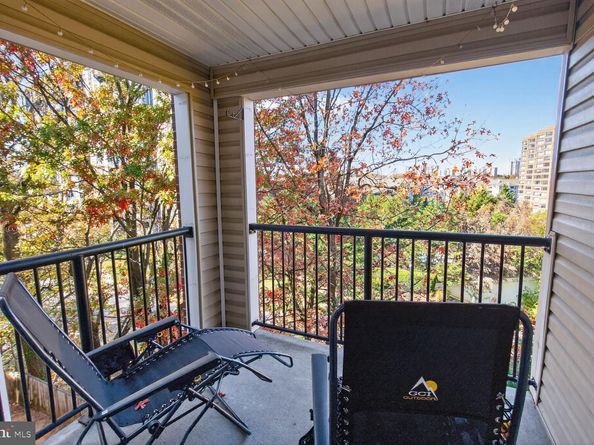 3307 Wyndham Circle 4165, Alexandria VA 22302