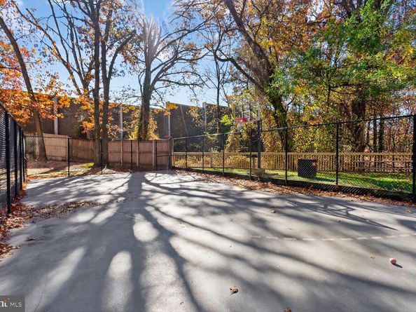 3307 Wyndham Circle 4165, Alexandria VA 22302