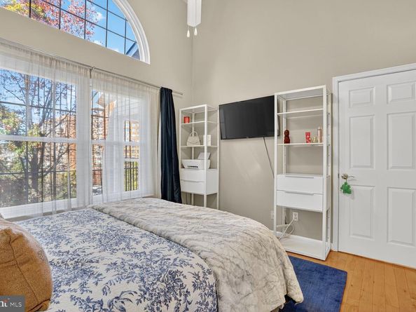 3307 Wyndham Circle 4165, Alexandria VA 22302