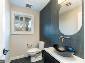 252 Gate Street, Philadelphia PA 19128