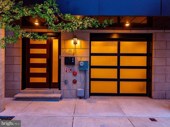 252 Gate Street, Philadelphia PA 19128