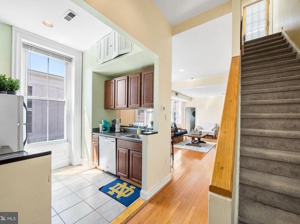 308 S 13TH Street 11, Philadelphia PA 19107