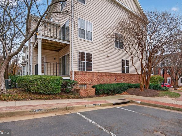 8866 Ashgrove House Lane 201, Vienna VA 22182