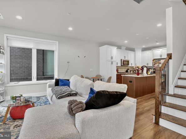 3100 Parkview Walk 210, Philadelphia PA 19125