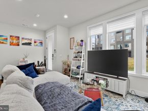 3100 Parkview Walk 210, Philadelphia PA 19125