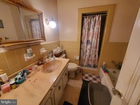 207 Avon Road, Upper Darby PA 19082