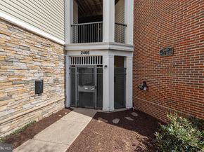 2465 Army Navy Drive 104, Arlington VA 22206